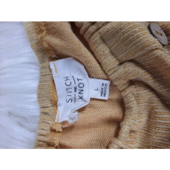 Stitch and Knot Womens 3/4 Sleeve Tie Front Top Size Large Yellow button front - Picture 5 of 6